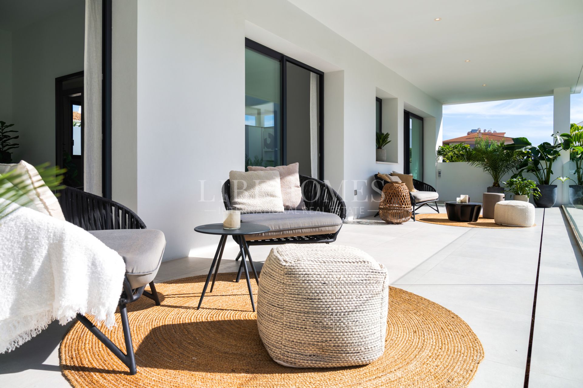 Villa moderna a un paseo de la zona de ocio de Puerto Banús, Marbella
