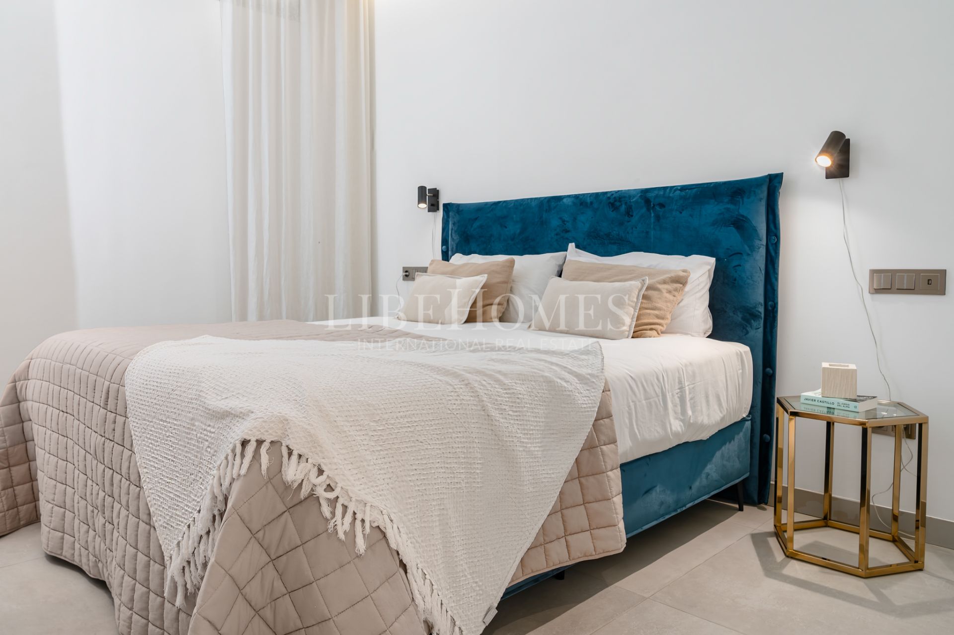 Villa moderna a un paseo de la zona de ocio de Puerto Banús, Marbella