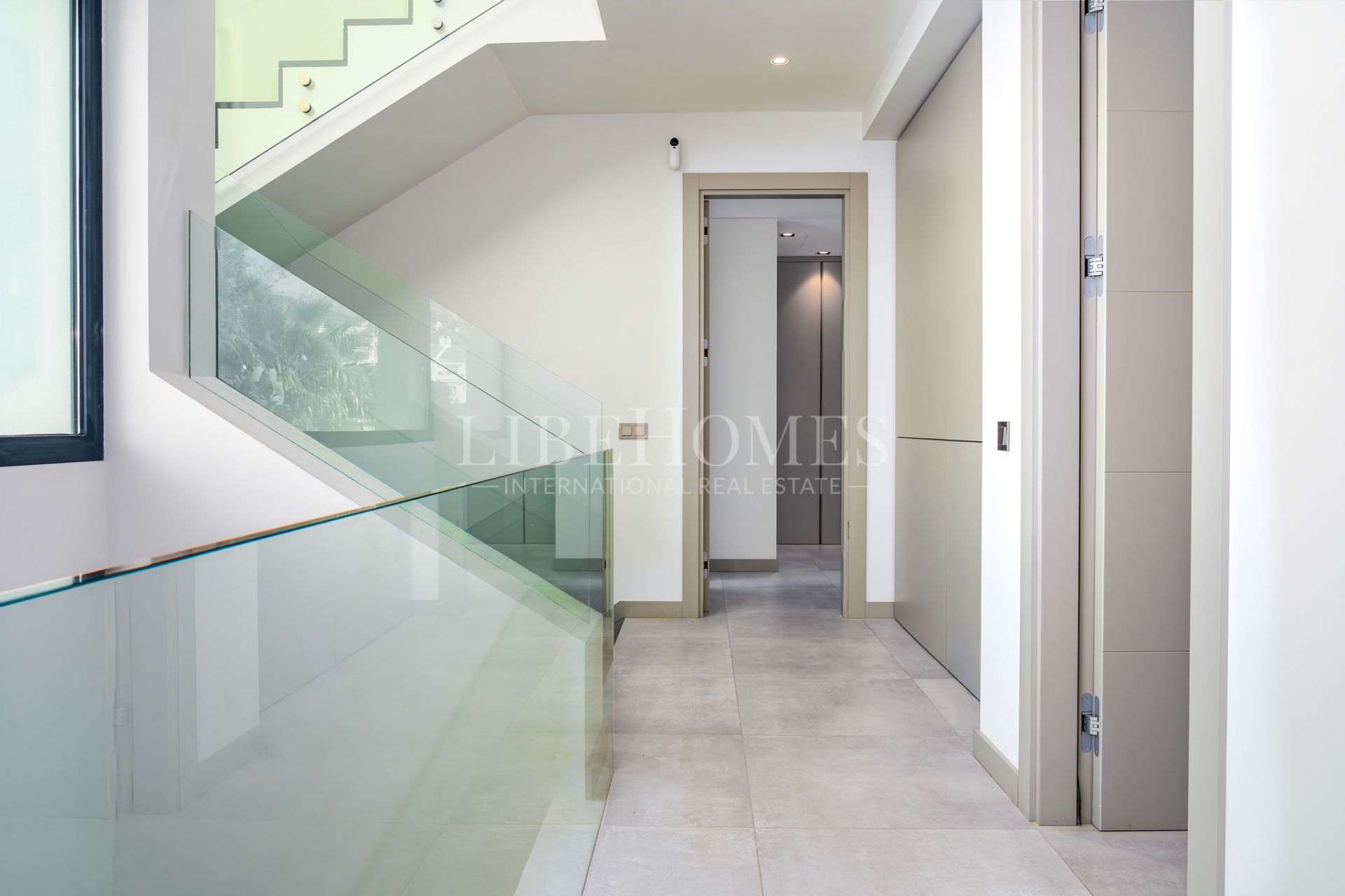 Villa moderna a un paseo de la zona de ocio de Puerto Banús, Marbella