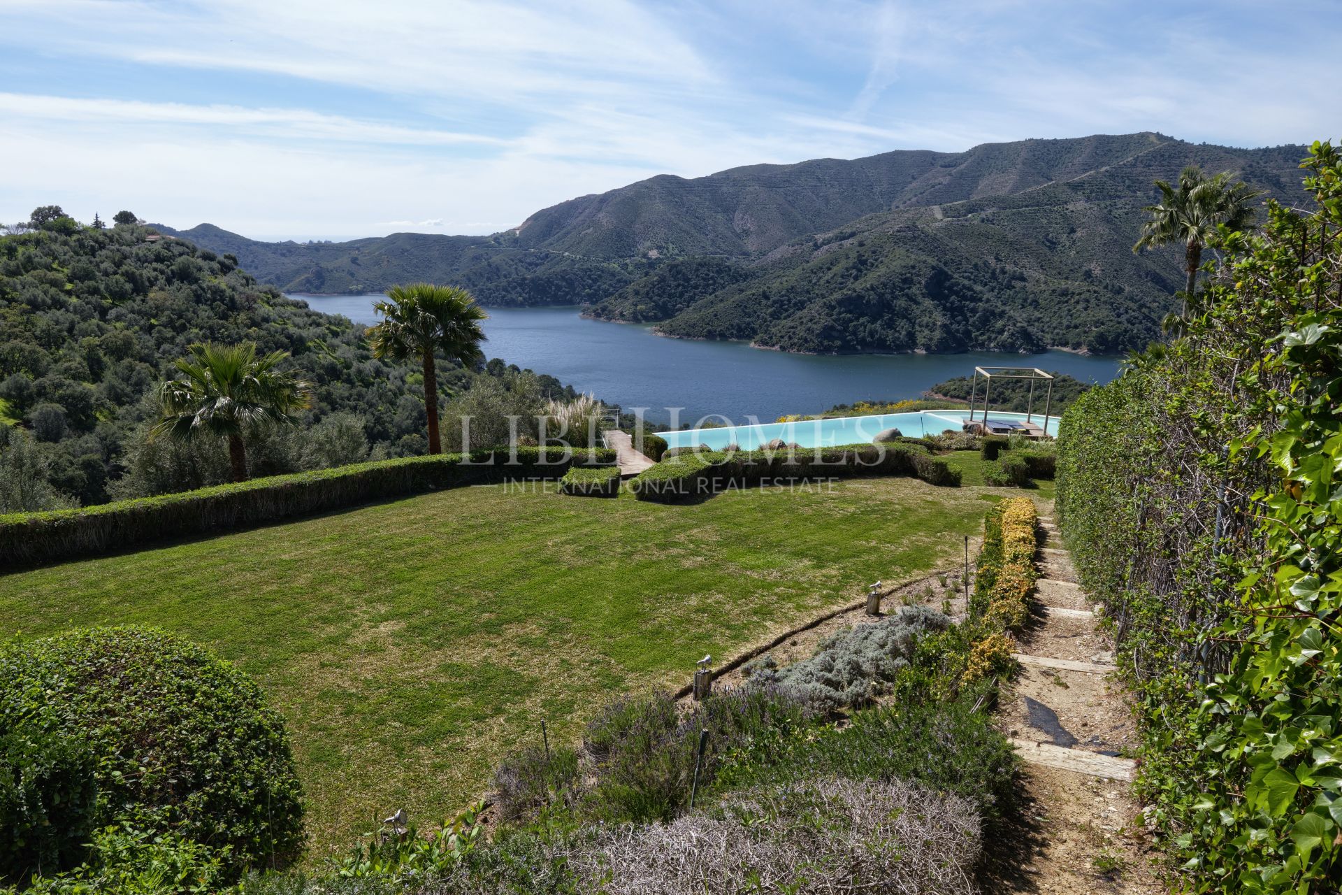 Villa con increíbles vistas panorámicas en Istán, cerca de Marbella