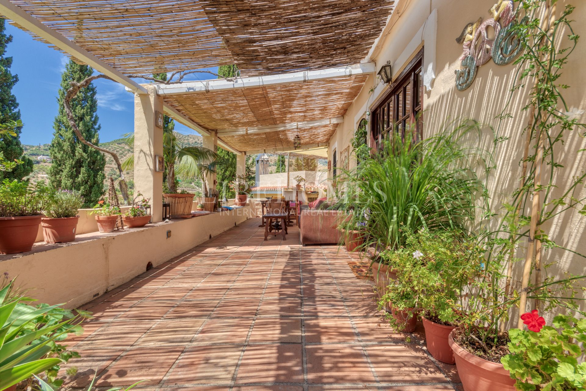 Finca for family use or perfect as a rural hotel in Frigiliana, Málaga