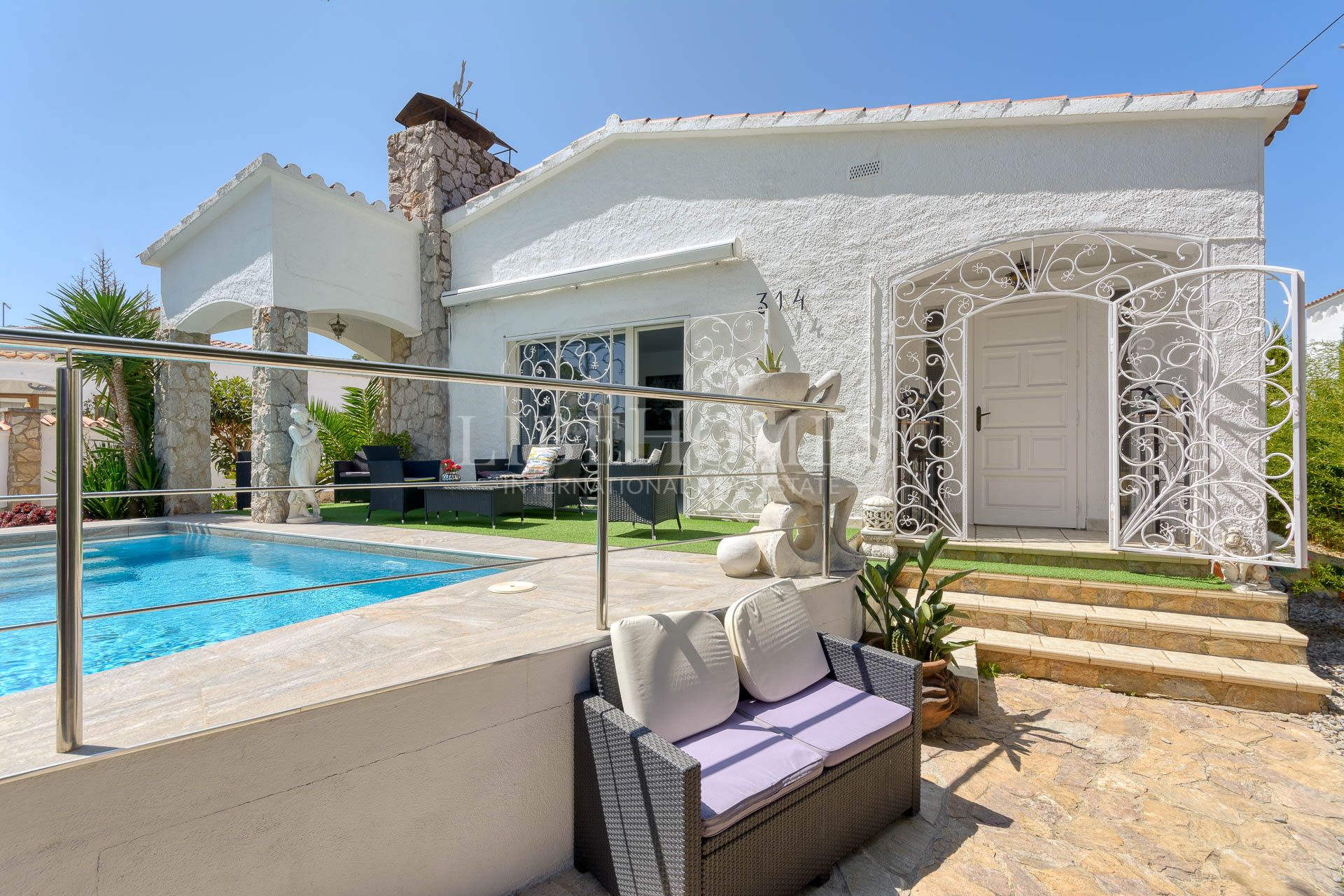 House with pool near the sea in Montgri, Empuriabrava, Costa Brava