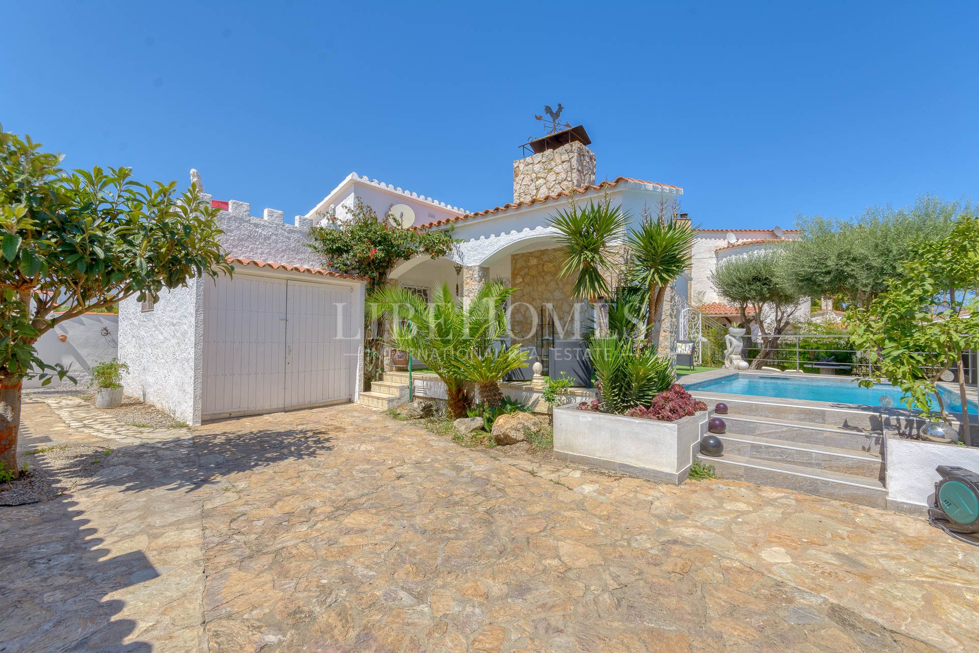 House with pool near the sea in Montgri, Empuriabrava, Costa Brava