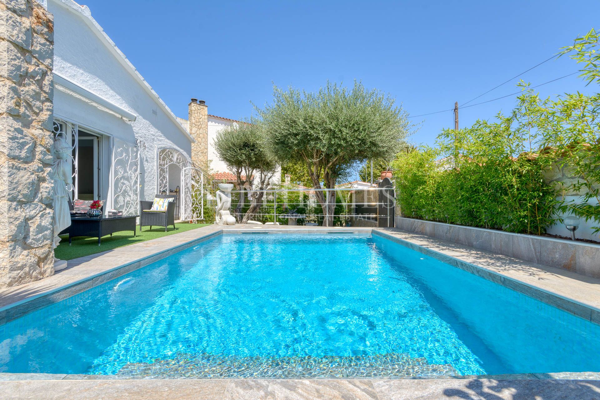 House with pool near the sea in Montgri, Empuriabrava, Costa Brava