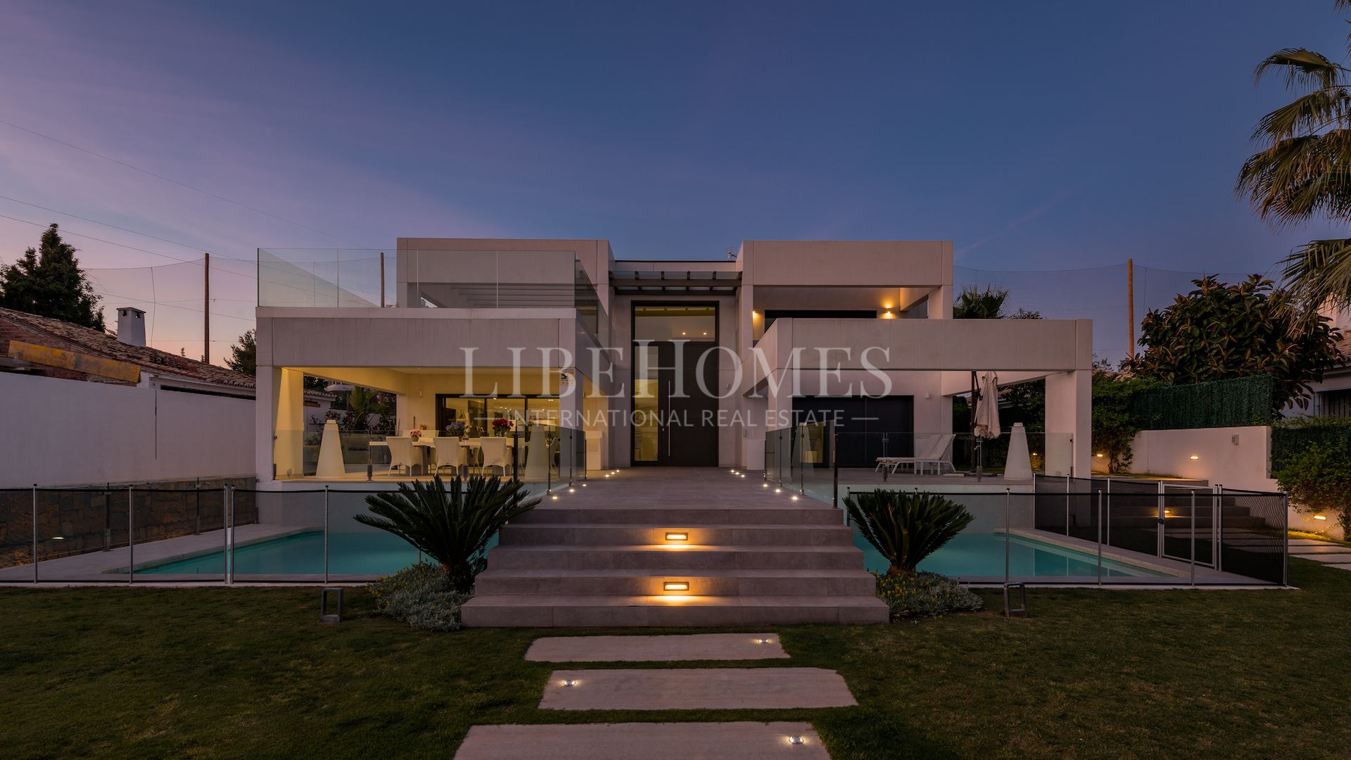Newly built, frontline golf villa in Guadalmina Alta, Marbella