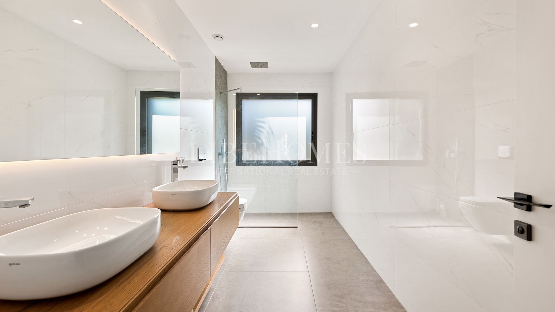 Newly built, frontline golf villa in Guadalmina Alta, Marbella