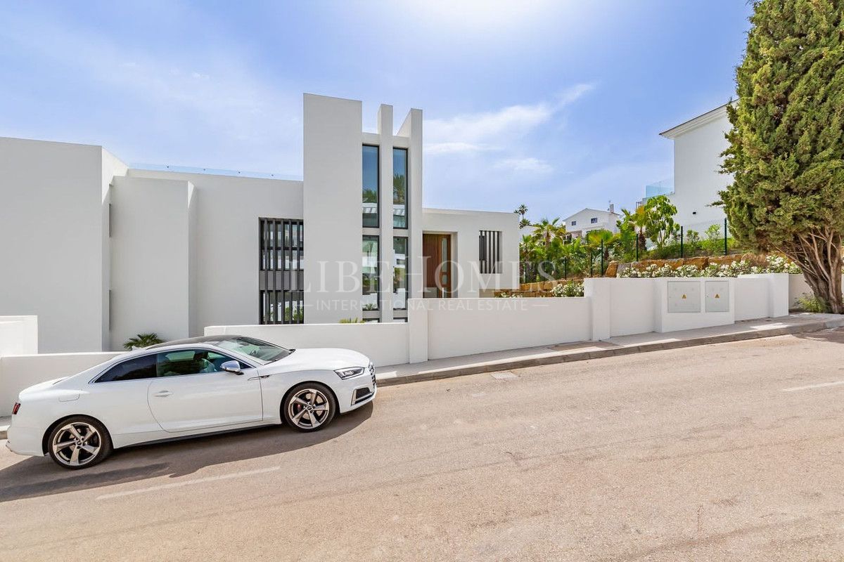 Newly built luxury villa, stunning sea views, Paraiso Alto, Benahavis