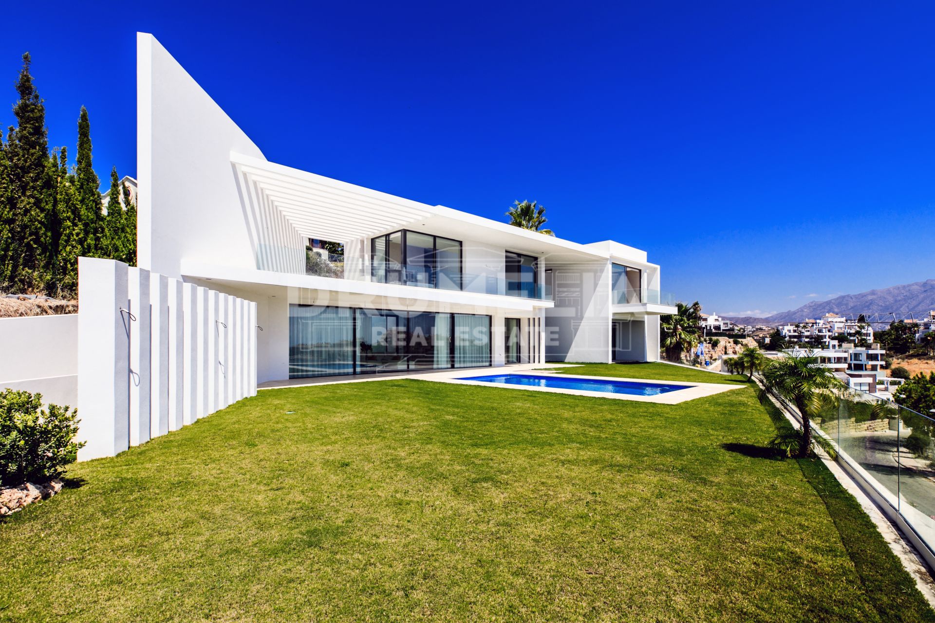 Benahavis, Luxury villa in high-tech style in Capanes Sur