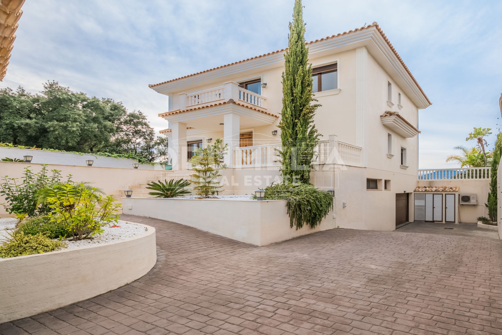 Marbella East, Beautiful Mediterranean Villa in La Mairena, Marbella East.