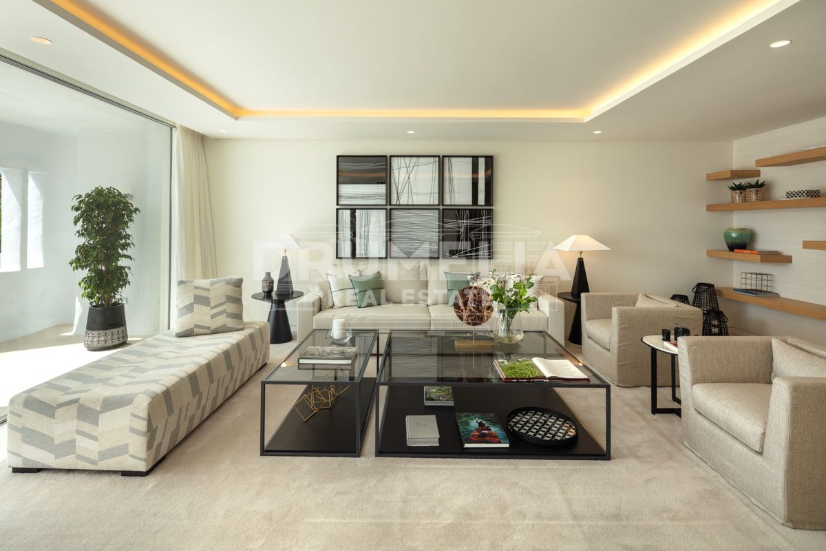 Marbella Golden Mile, Newly renovated four-bedroom duplex penthouse in the heart of the Puente Romano on Marbella’s Golden Mile.