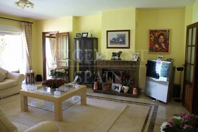 Villa in Altos del Rodeo, Nueva Andalucia