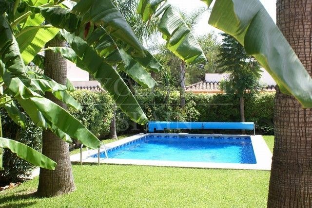Villa in Altos del Rodeo, Nueva Andalucia
