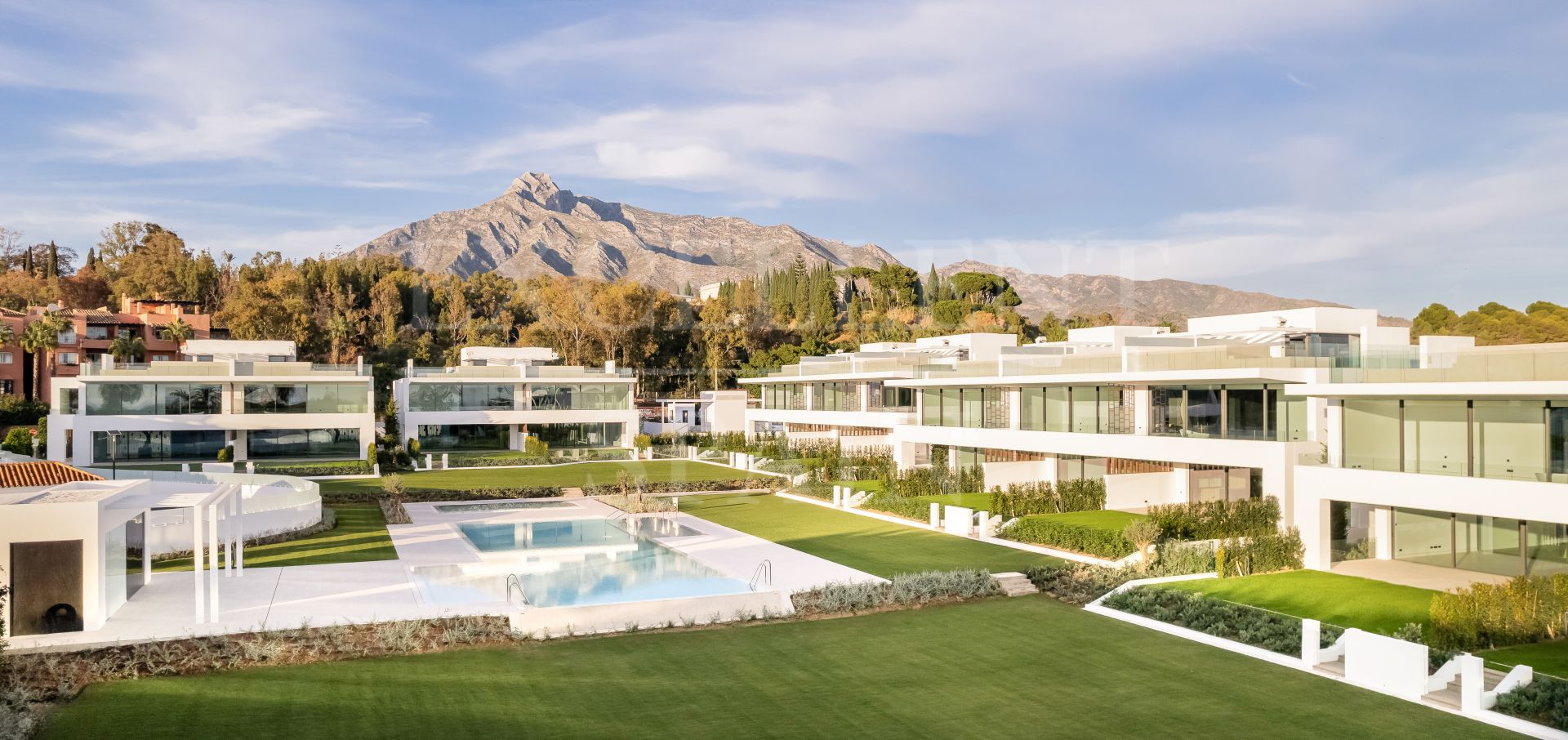 Semi Detached Villa in Vilas 12, Marbella Golden Mile
