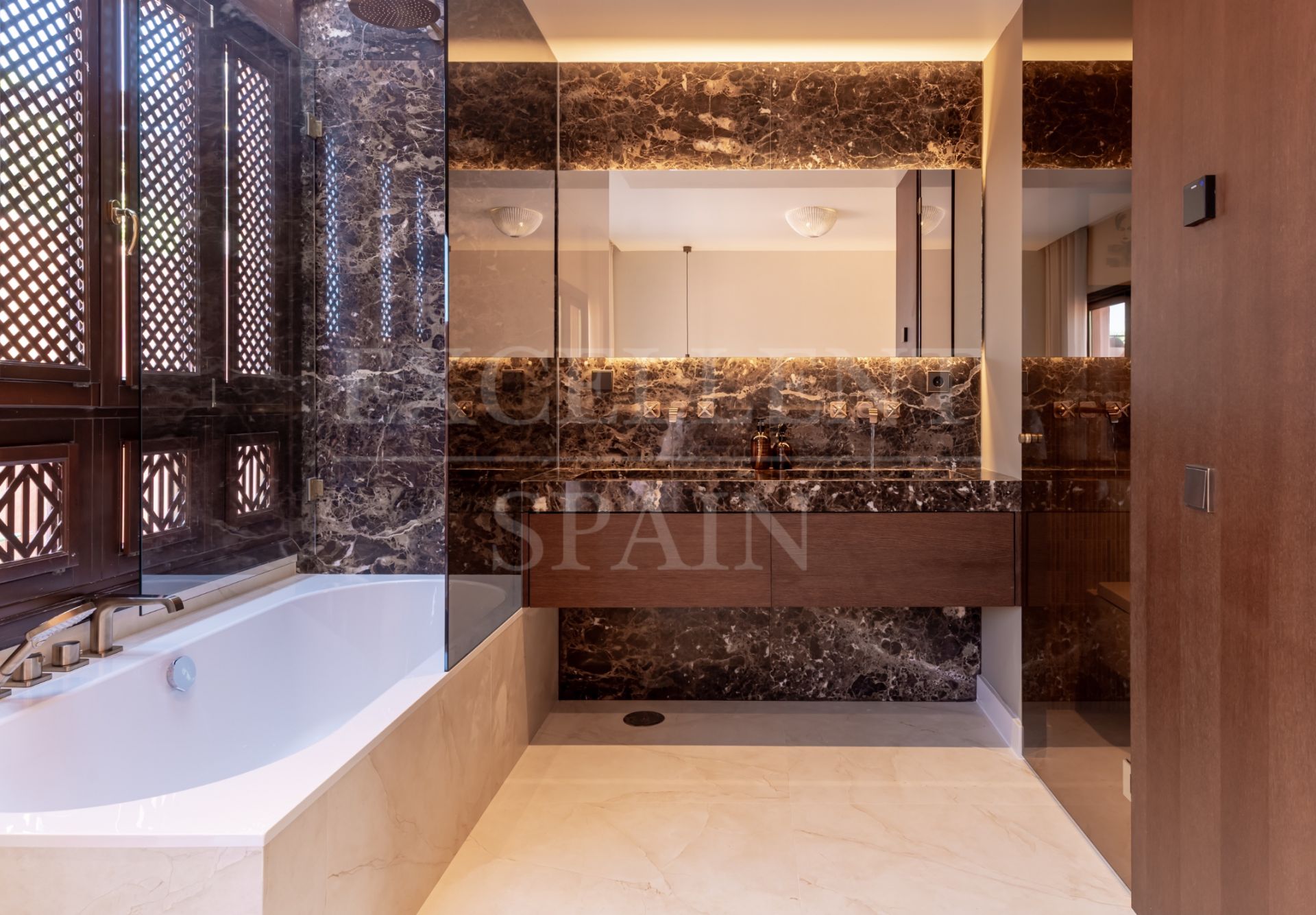 Geschakeld huis in Altos de Puente Romano, Marbella Golden Mile