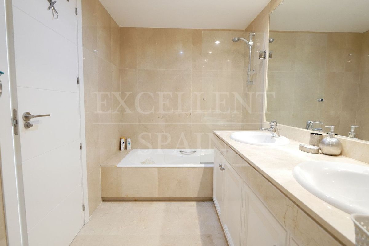 Apartment in Los Granados de Cabopino, Marbella East
