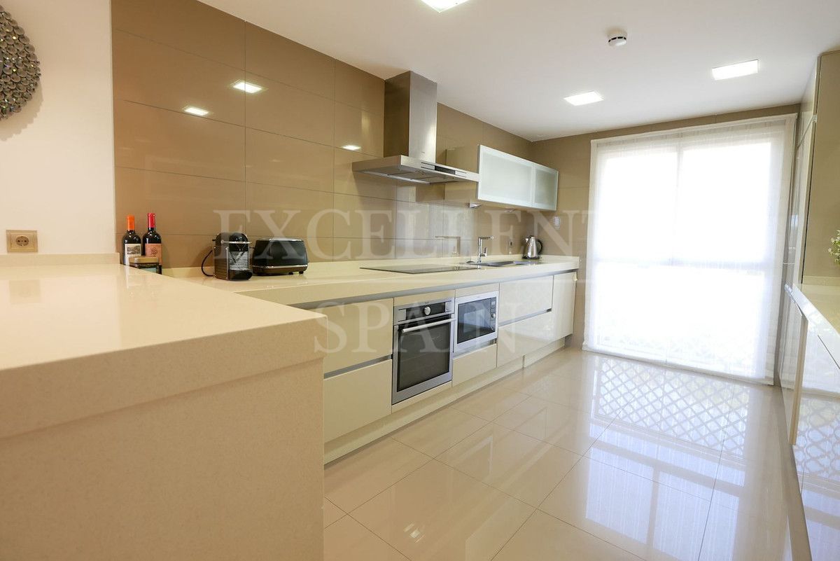 Apartment in Los Granados de Cabopino, Marbella East