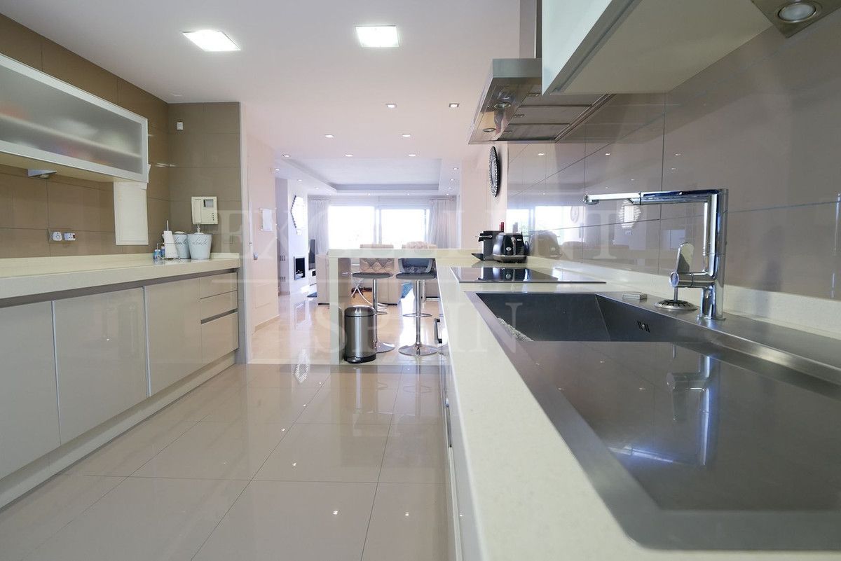 Apartment in Los Granados de Cabopino, Marbella East