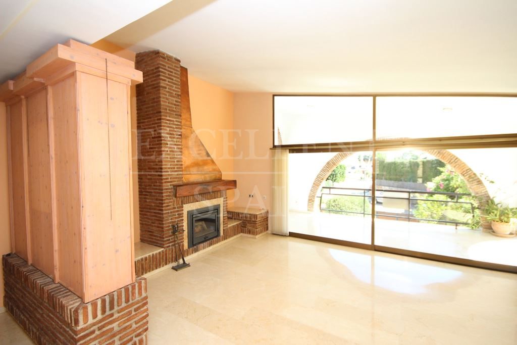 Villa in Elviria, Marbella East