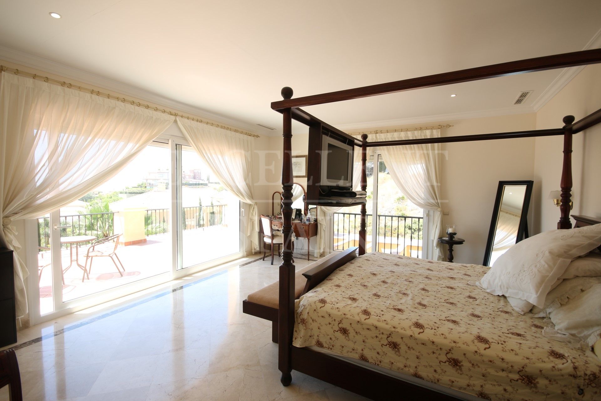 Villa in Los Flamingos, Benahavis