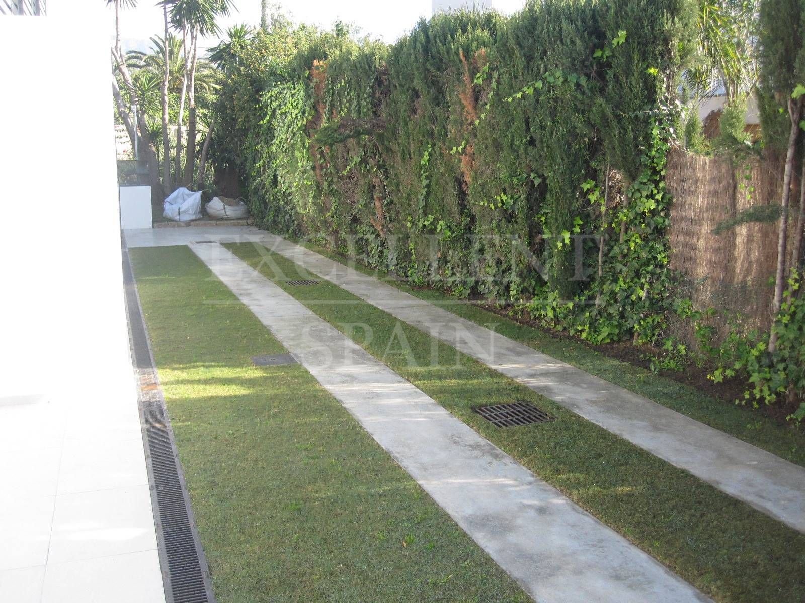 Villa in Parcelas del Golf, Nueva Andalucia