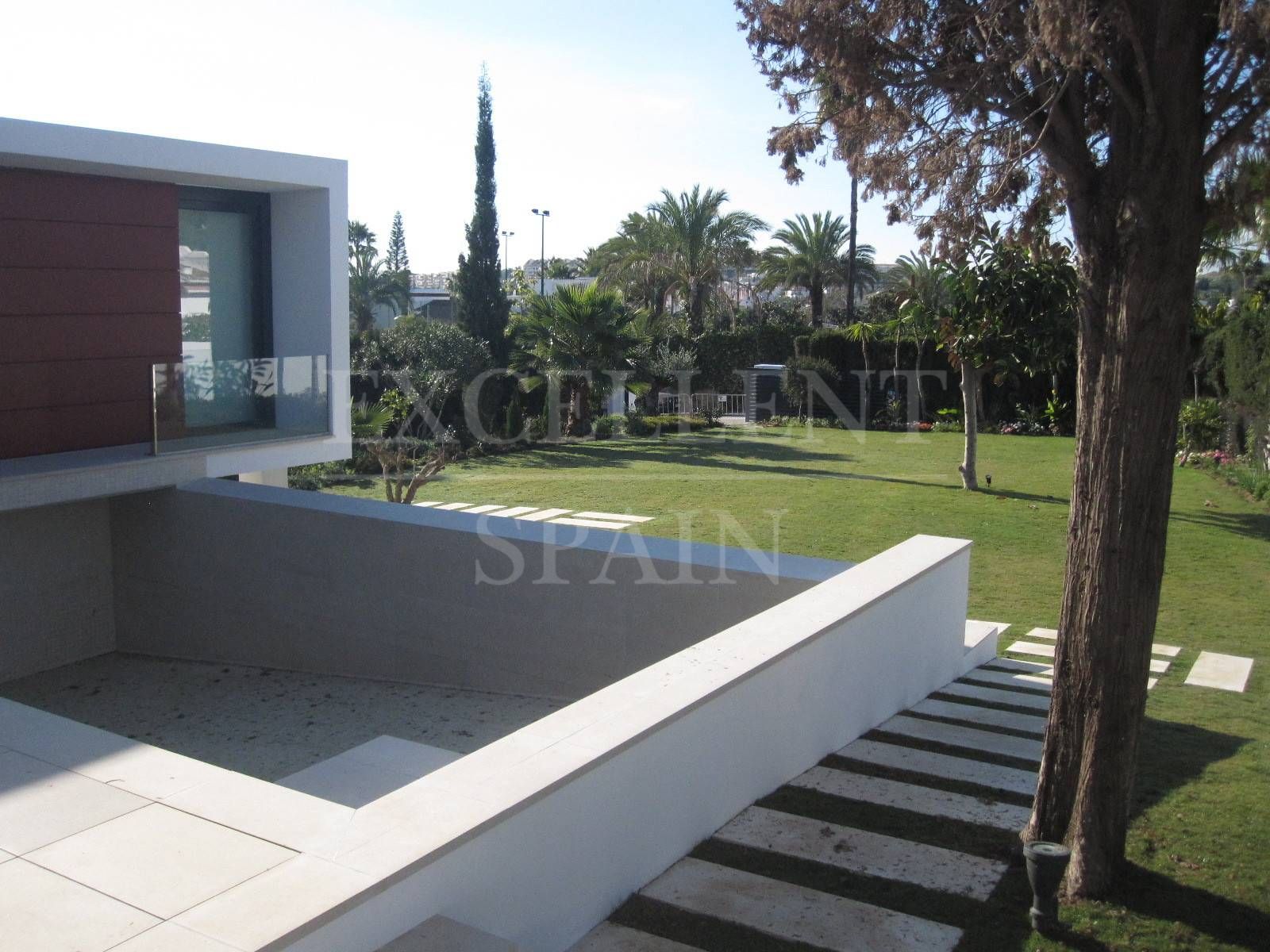 Villa in Parcelas del Golf, Nueva Andalucia