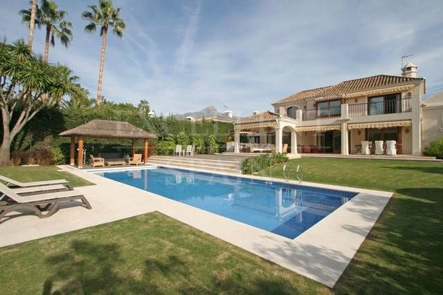 Villa in Aloha, Nueva Andalucia