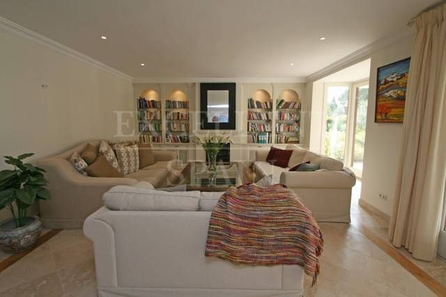 Villa in Aloha, Nueva Andalucia
