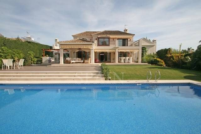 Villa in Aloha, Nueva Andalucia