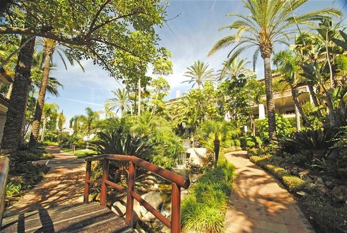 Penthouse in Los Monteros Playa, Marbella East