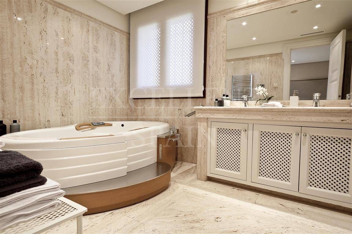 Penthouse in Los Monteros Playa, Marbella East