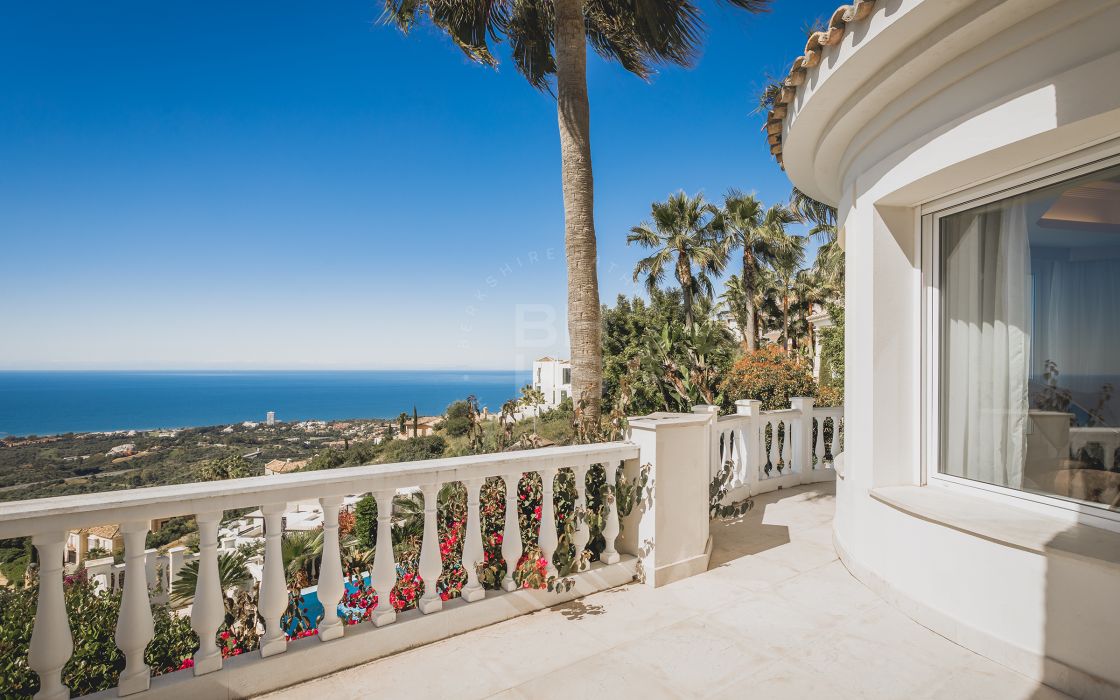 Villas for sale in Marbella East