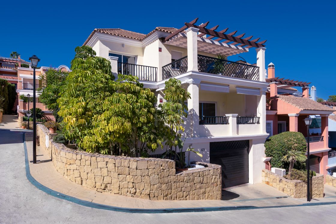 Town Houses for sale in Nueva Andalucia