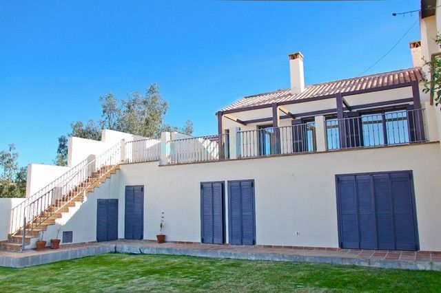 Semi Detached Villa for sale in Benahavis