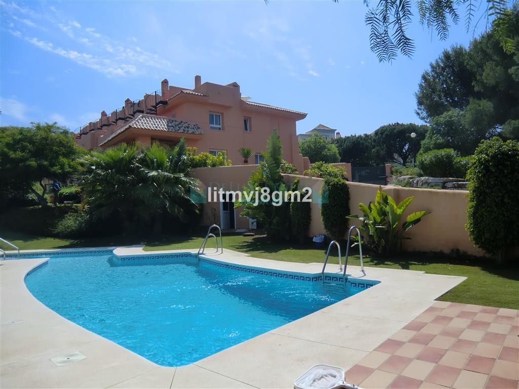 Town House for rent in Cabopino, Marbella East