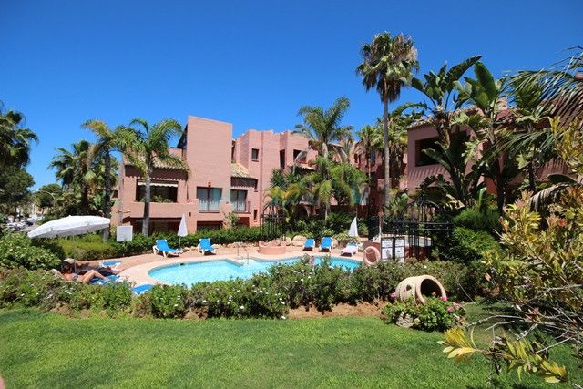 Apartment in Elviria, Marbella East