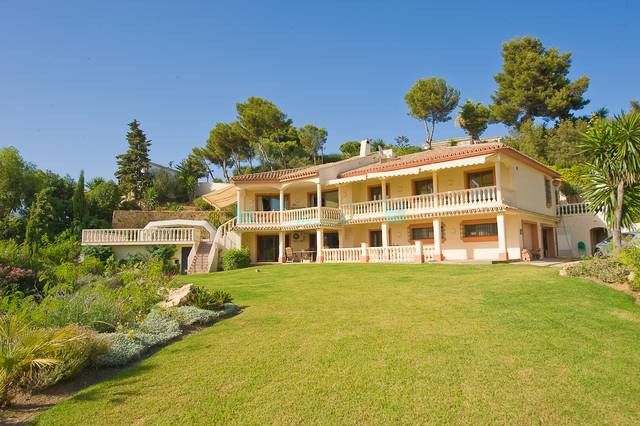 Villa in El Rosario, Marbella East