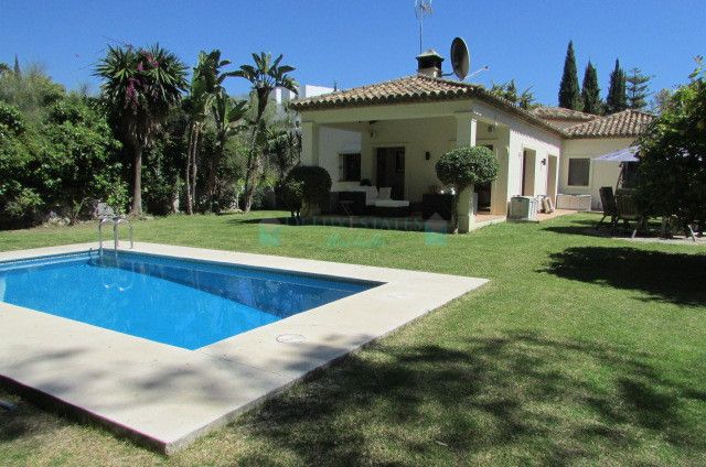 Villa for rent in Nueva Andalucia