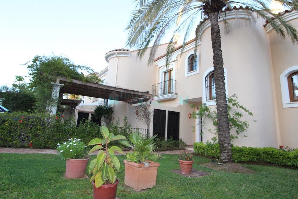 Town House for rent in El Paraiso, Estepona