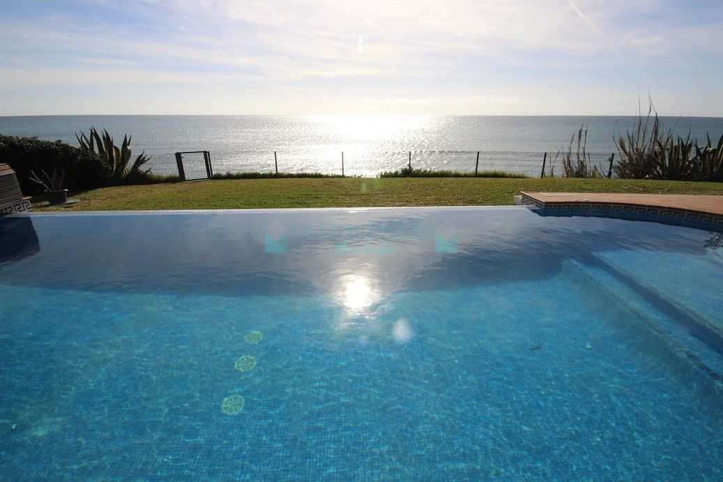 Villa for rent in Carib Playa, Marbella East