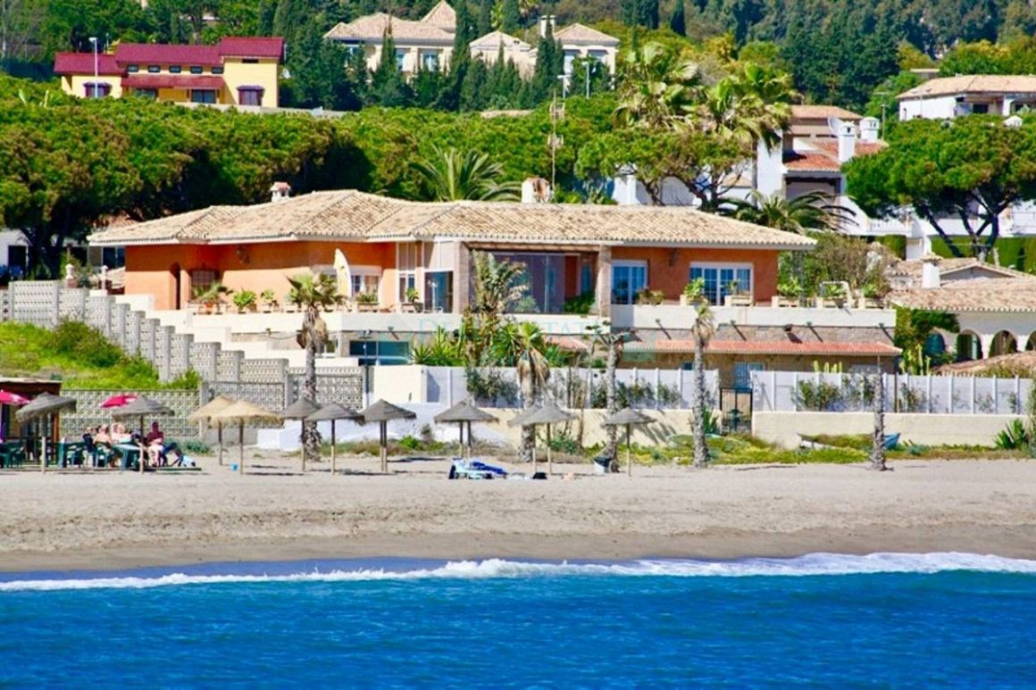 Villa in Cabopino, Marbella East