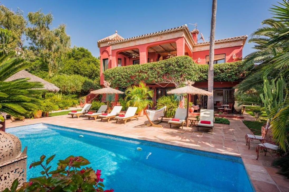 Villa in El Rosario, Marbella East