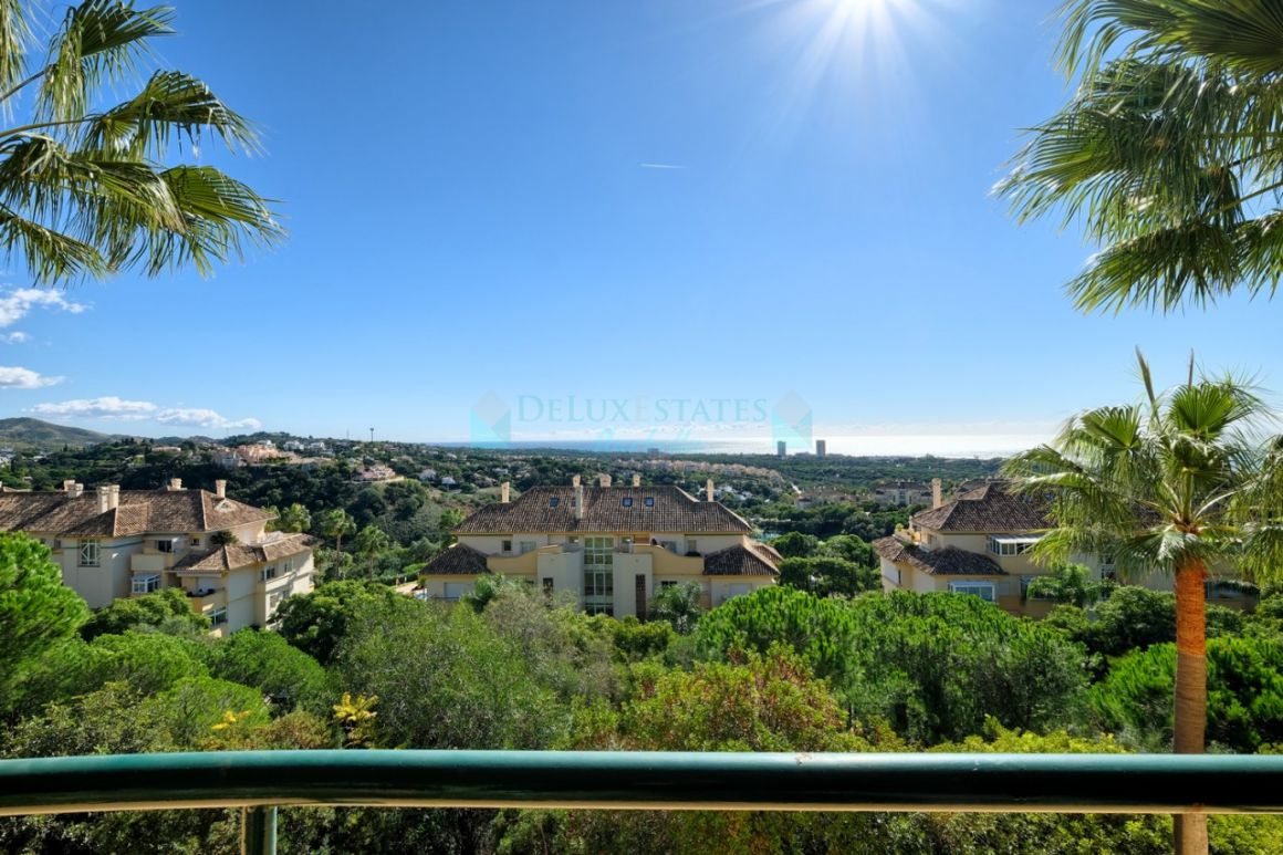 Amazing apartment in Elviria Hills.