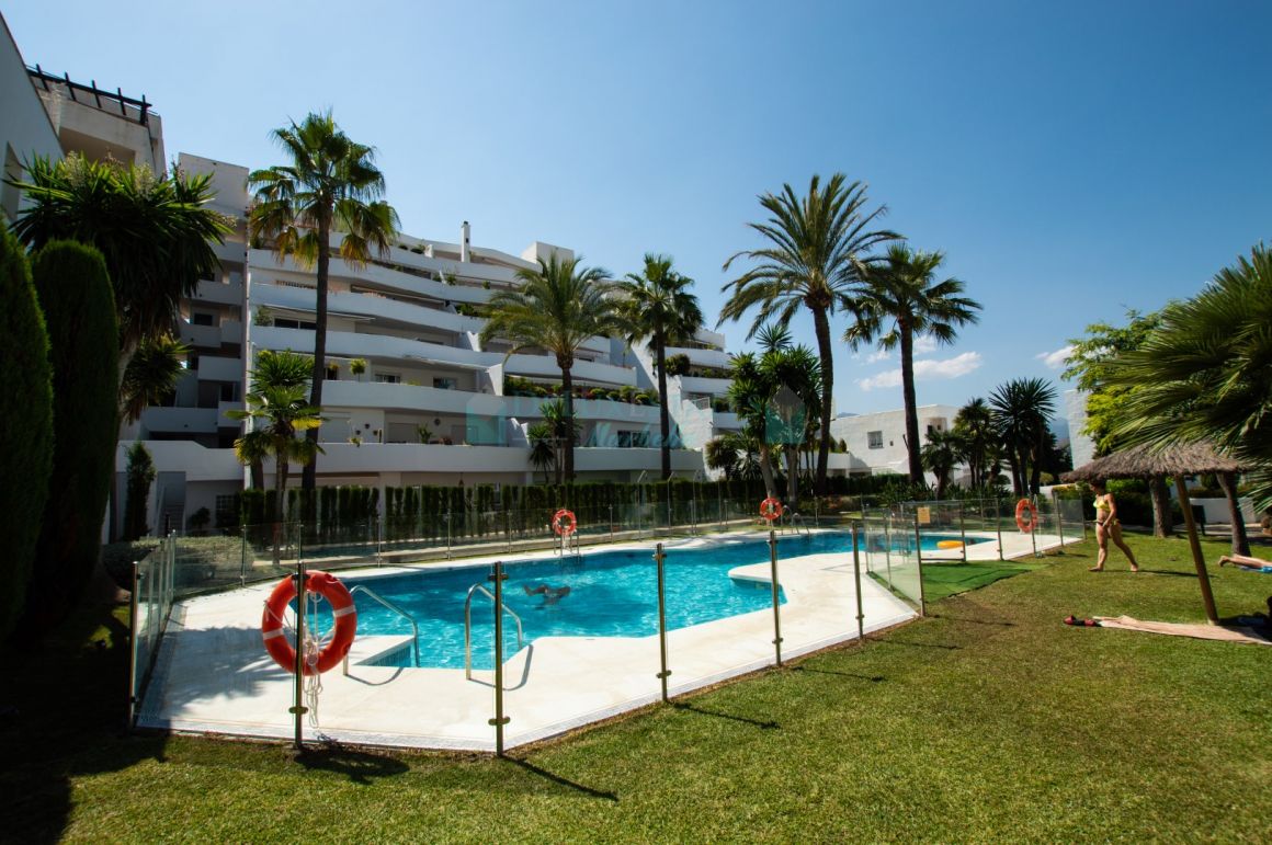 Middle Floor Apartment, Puerto Banús, Costa del Sol. 3 Bedrooms, 2 Bathrooms,