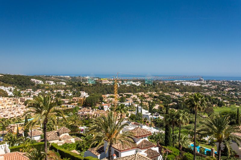 Stunning, palatial penthouse-duplex with breath taking panoramic views over the golf valleys, mountains and the Mediterranean