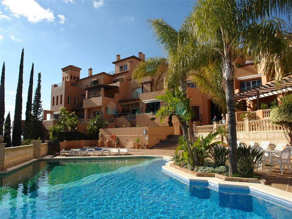 Penthouse for sale in Les Belvederes, Nueva Andalucia