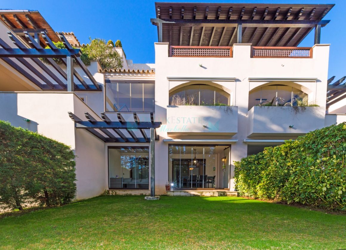 Beautiful ground floor apartment for sale at Nueva Andalucia, Costa del Sol