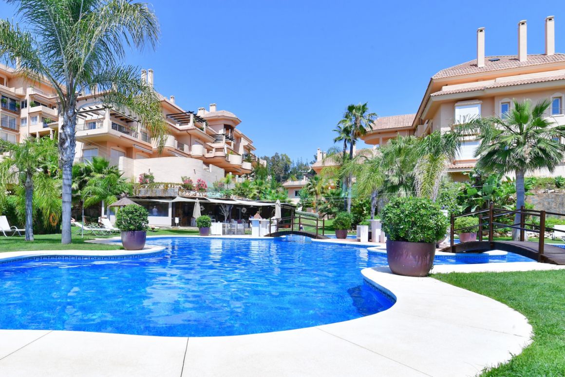 Stunning duplex penthouse for sale in Nueva Andalucia, Costa del Sol