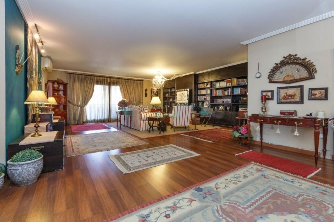 Opportunity large flat for sale in the Center of Marbella