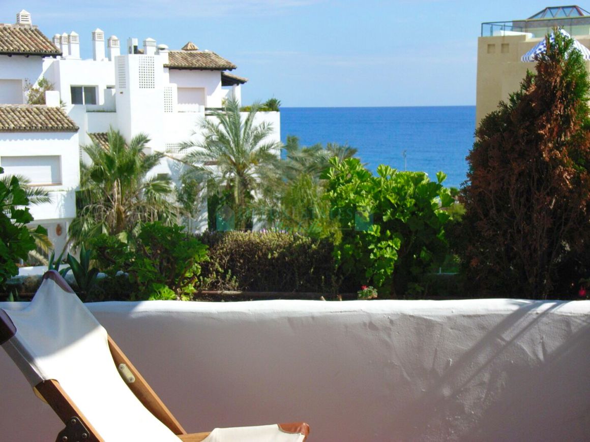 Stunning penthouse with sea views for sale in Estepona, Costa del Sol