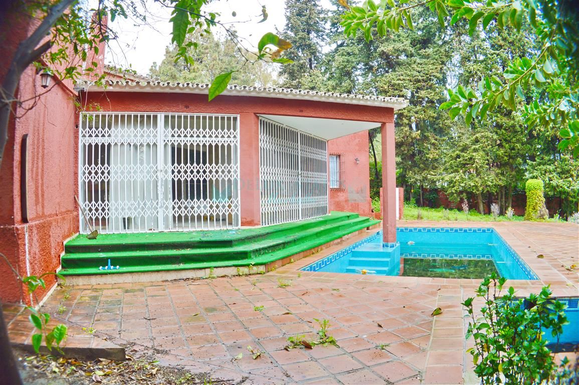 Villa for sale in Marbella Golden Mile, Costa del Sol
